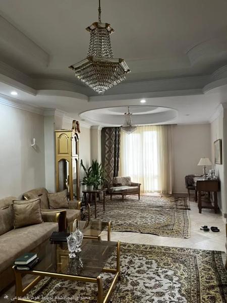 ۹۰ متر _ سالن پرده خور پارکینگدار_ ۳۲۰ متر زمین