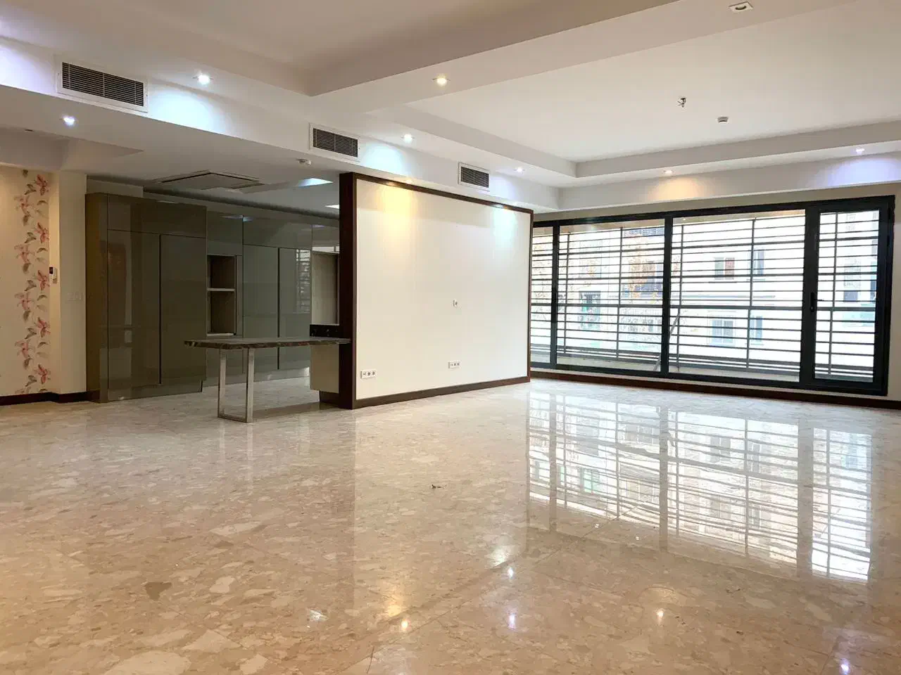 ۲۷۵ متر ۴ خواب ۳ پارکینگ کم واحد تاپ لوکیشن