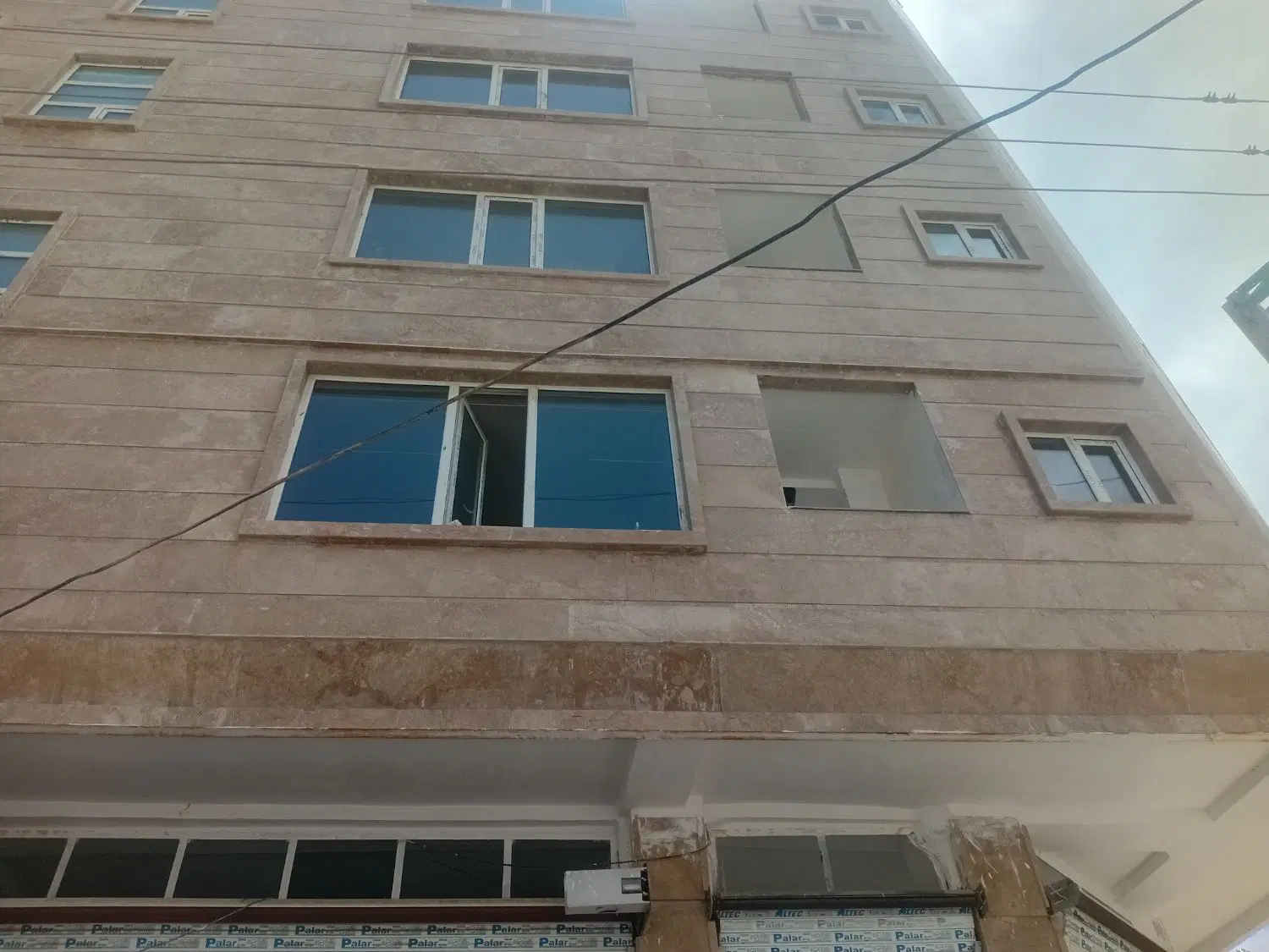 آپارتمان ۹۳متری شهرداری روبرو ظفر