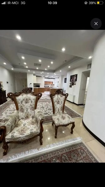 سرتخت چسبیده ب حرم