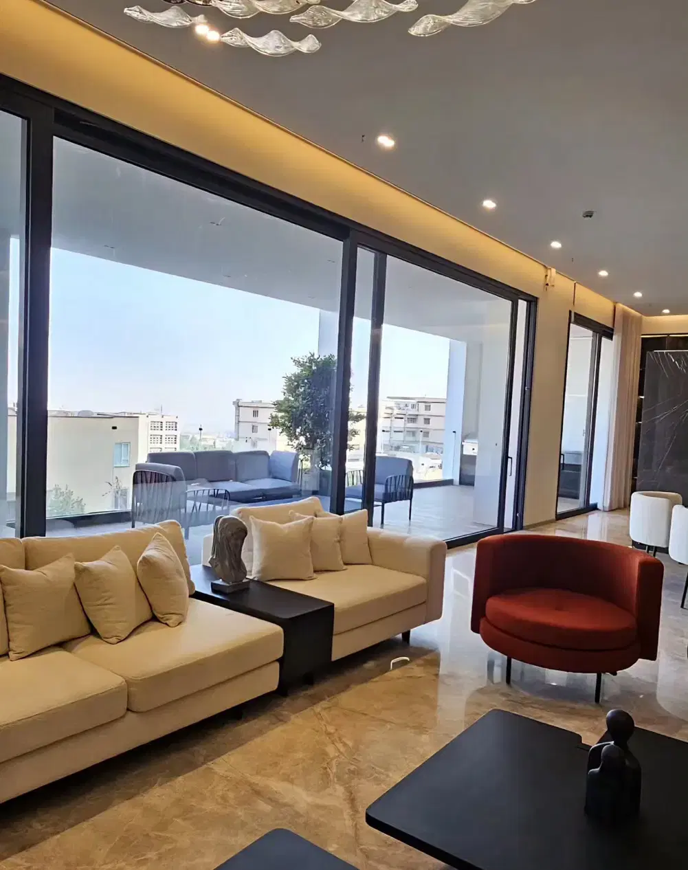 پنت هاوس۲۶۰ متری با ارتفاع۴_۵ متر (برند و مارکدار)