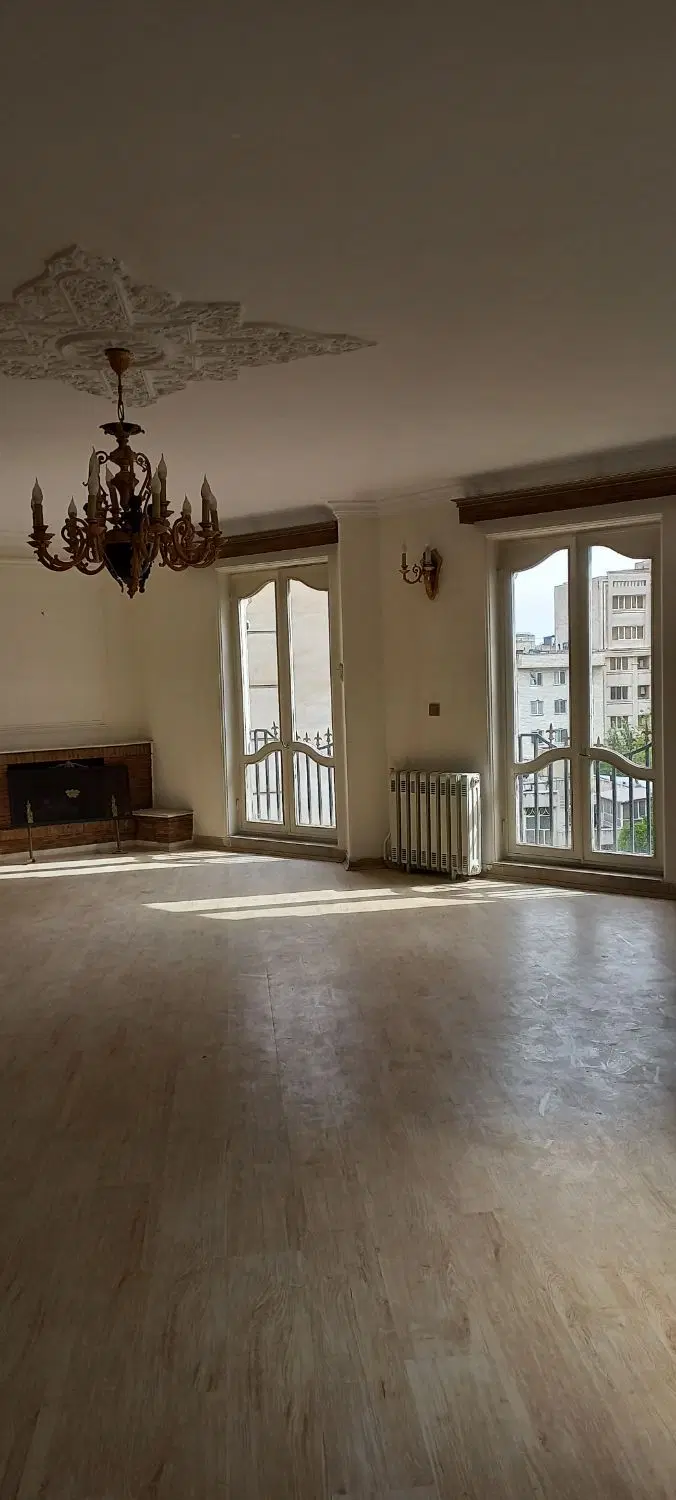 تاپ لوکیشن فرمانیه شرقی_۱۵۰متر_سه خواب_سرمایه گزار