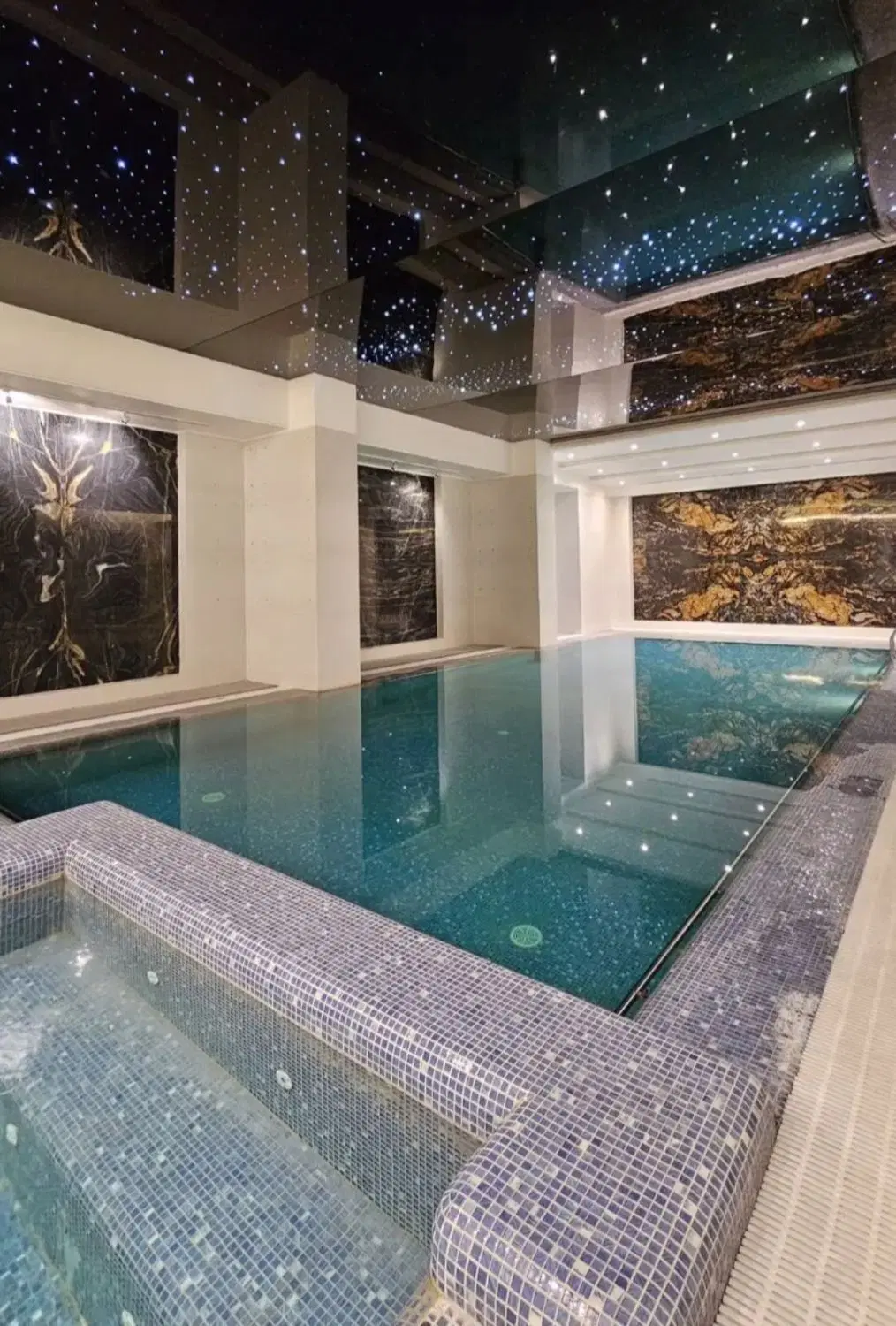 آپارتمان ۲۲۰متر  (۴خواب)   مروارید  فول