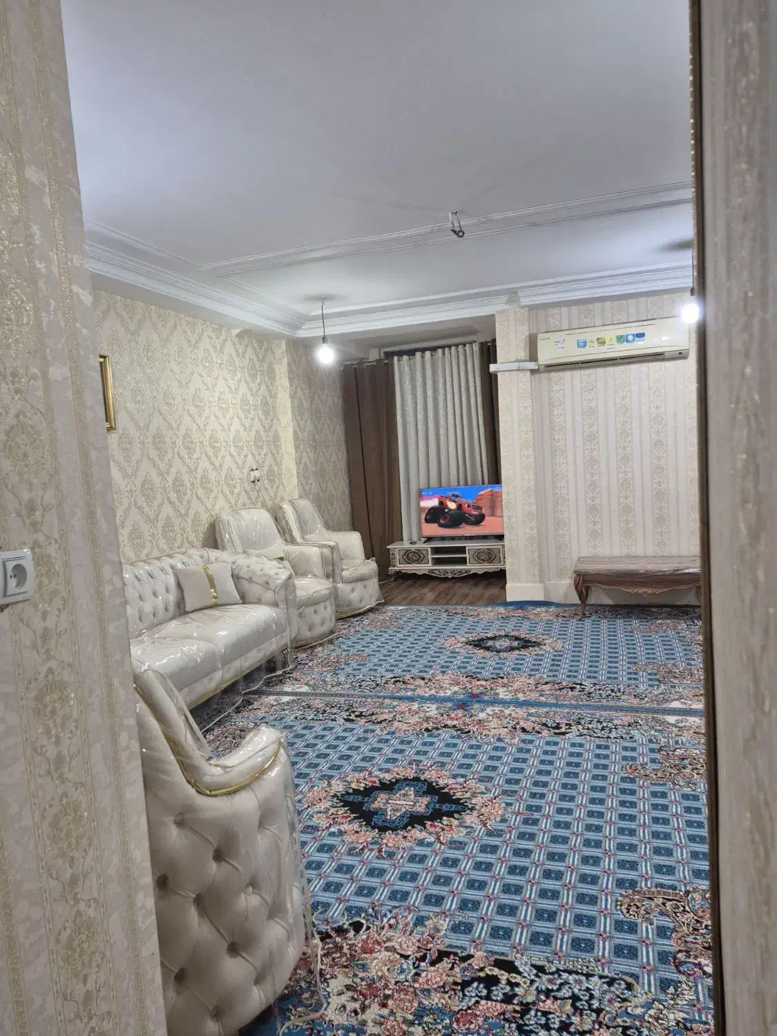 کمپلوی شمالی آپارتمان درجه یک واقع درخ فیض