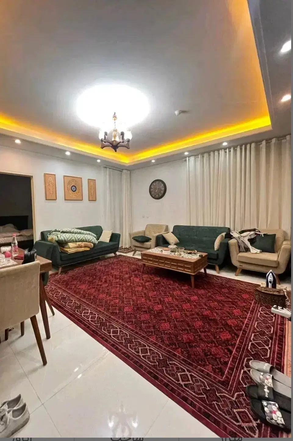 ۶۰ متر _سالن پرده خور_روبه بیرون