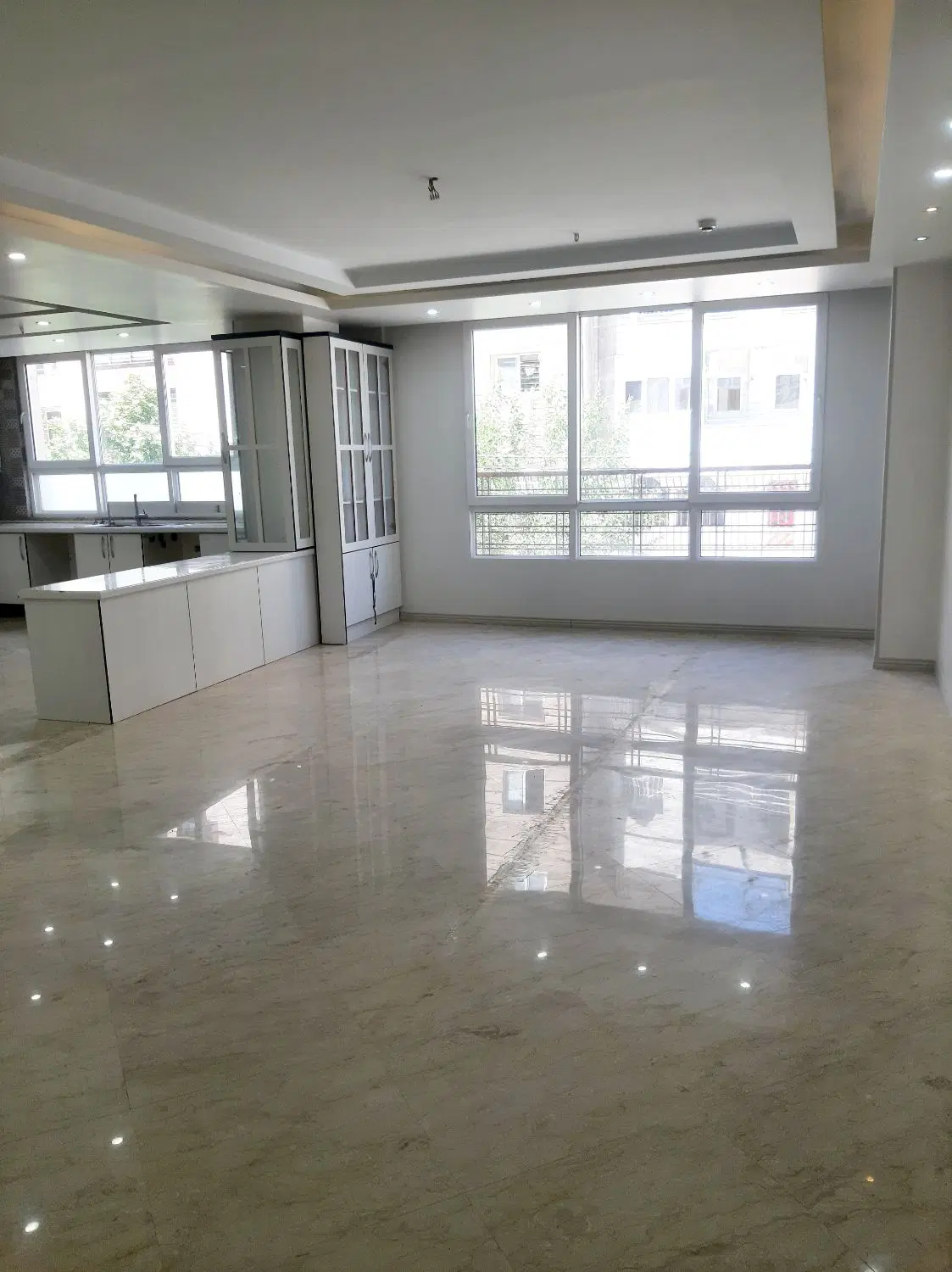 185 متر _ 3 خواب _ تاپ لوکیشن _ شرق مرزداران