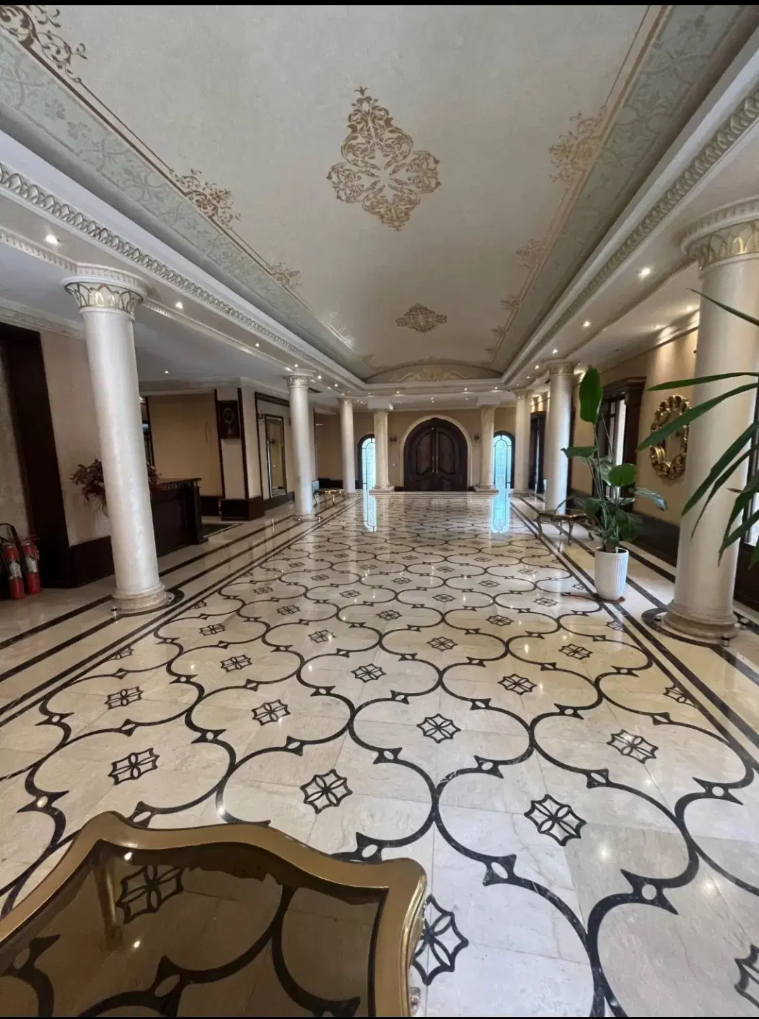 نیاوران ۲۹۰متر ۴خواب ۳پارگینگ