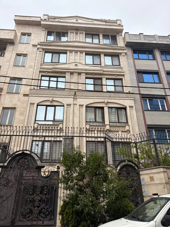 ۱۶۰ متری _ ۳ خواب _ بالای کاج _ مشاعات ابی
