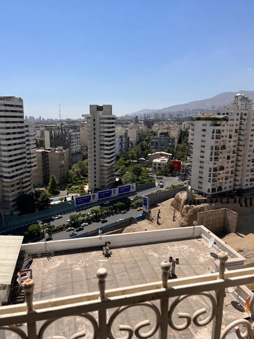 زندگی در اوج آسمان الهیه ،برج بنام وزیبا