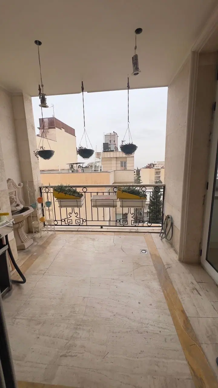 فرشته ۲۰۰ متر