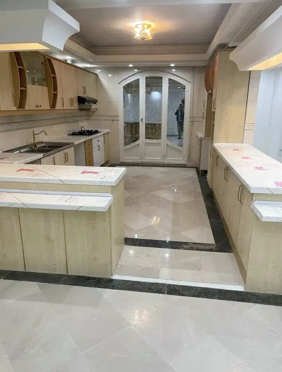 اجاره 200 متر آپارتمان سه خواب در کیکاووس