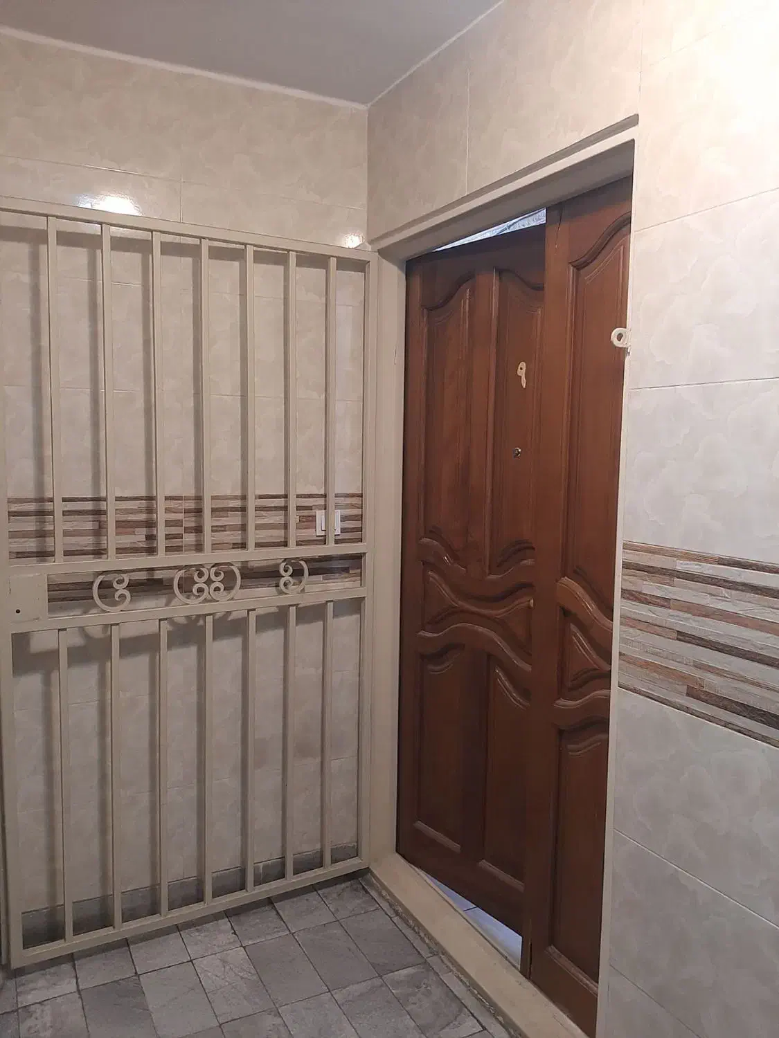 61 متری تک خوابه