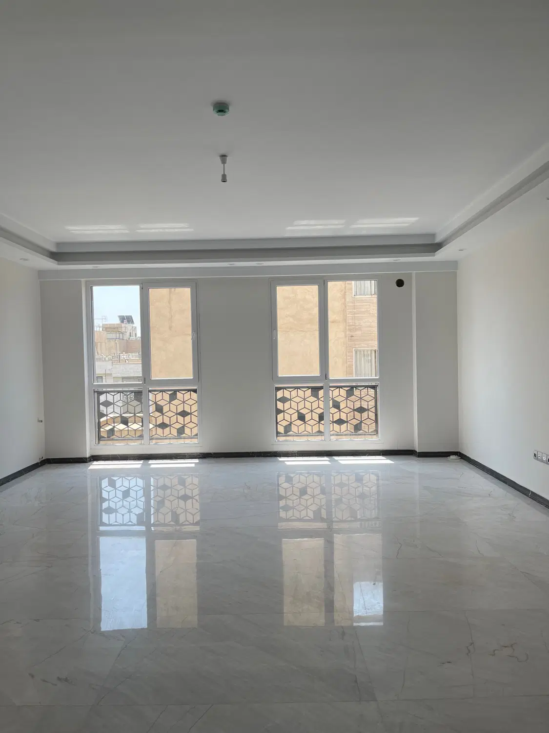 ۶۳متر ۲خواب خطی رو به افتاب نما تراورتن فول