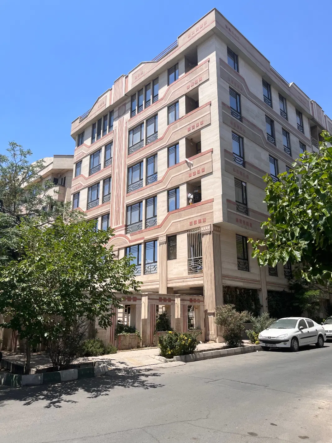 53 متر  بلوار فردوس غرب ۱۲ ساله فول امکانات