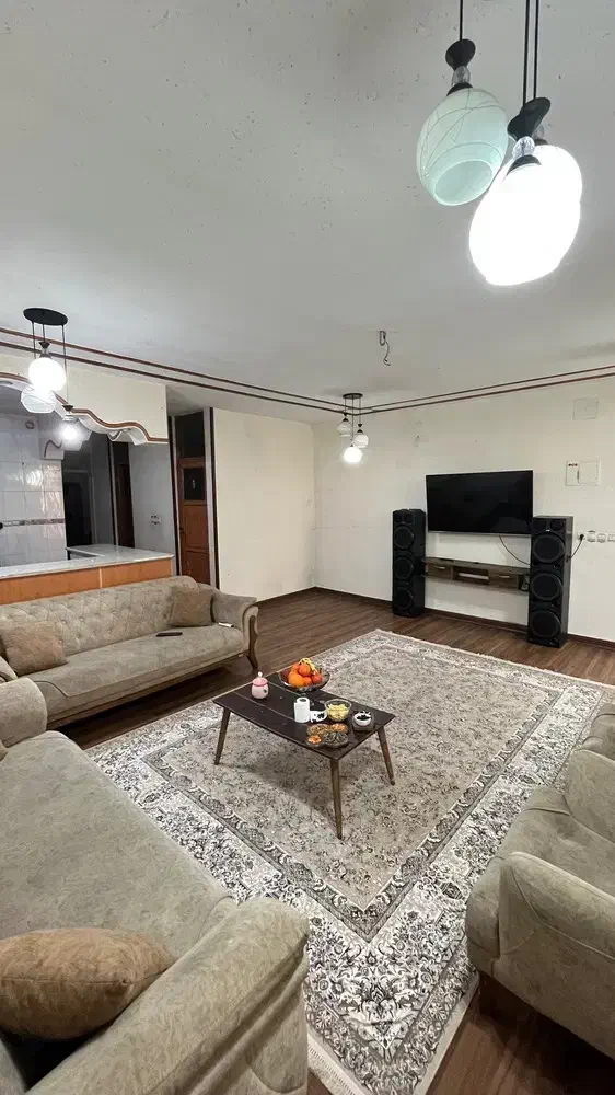 رهن کامل طبقه بالا ویلایی..۹۰ متری