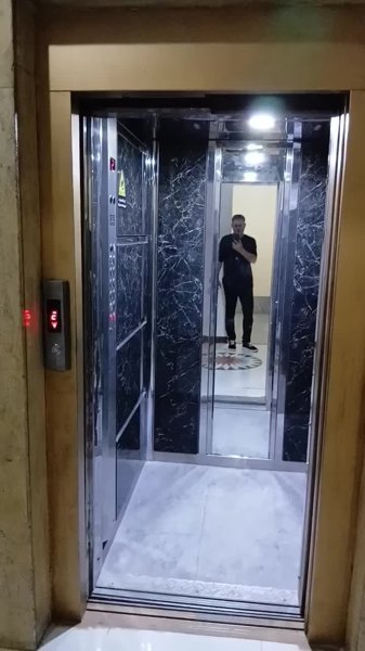 فروش دوخوابه تراس بزرگ ( صادق کریمی)