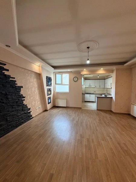 ۷۰ متر _ پونک _ یک خواب _ با آسانسور