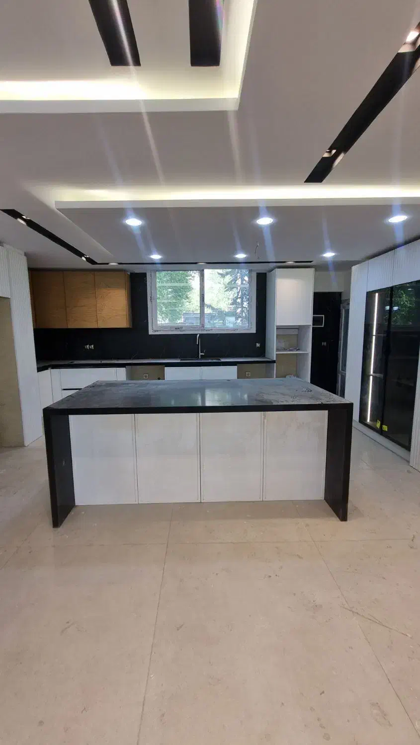 اقدسیه _ تاپ لوکیشن _ ۲۰۰ متر _ ۲ تراس