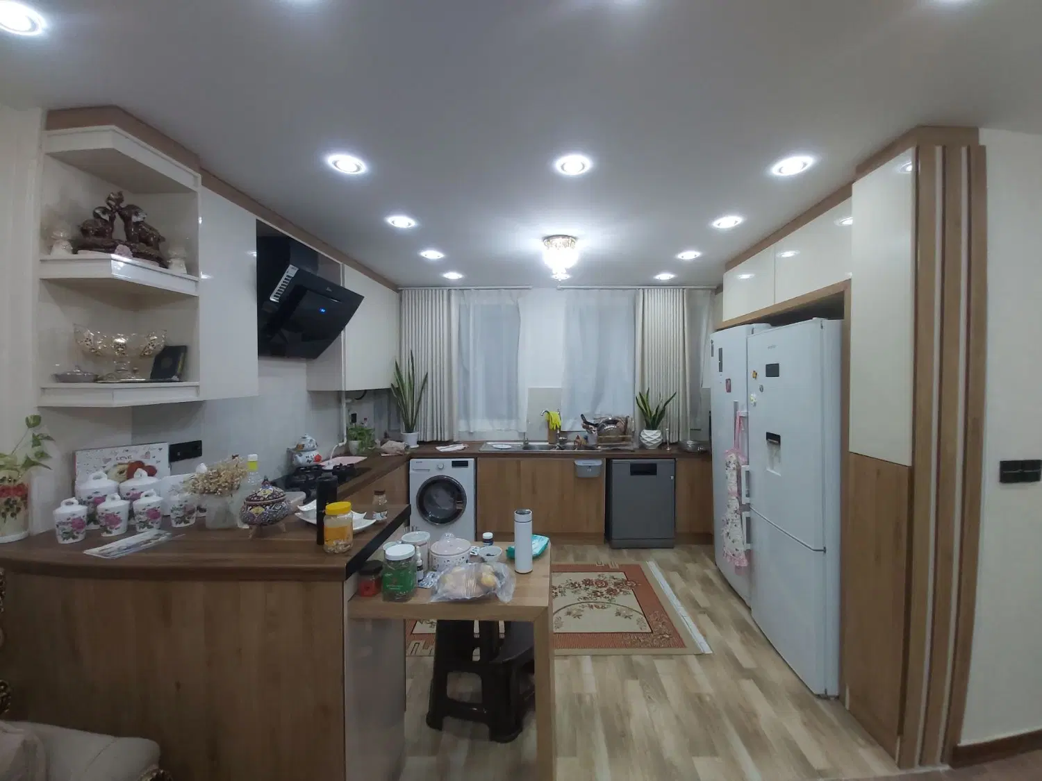 ۳خواب تک واحدی ای در خیابان شریعتی قلب بازار