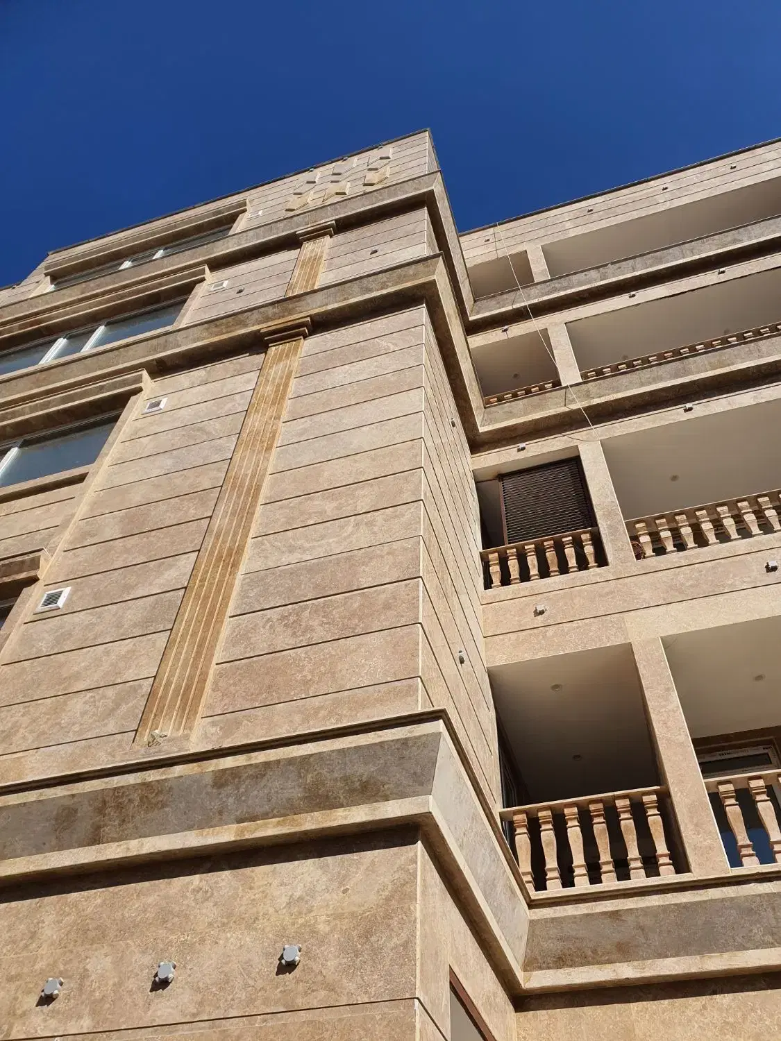 آپارتمان۱۳۵متری خوش نقشه تاپ لوکیشن فدک.هرمزگان