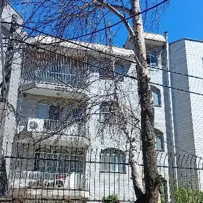 ۶۵ متر _ ۲خواب _ تخلیه _ چهارباغ_ ۲طبقه بالای همکف