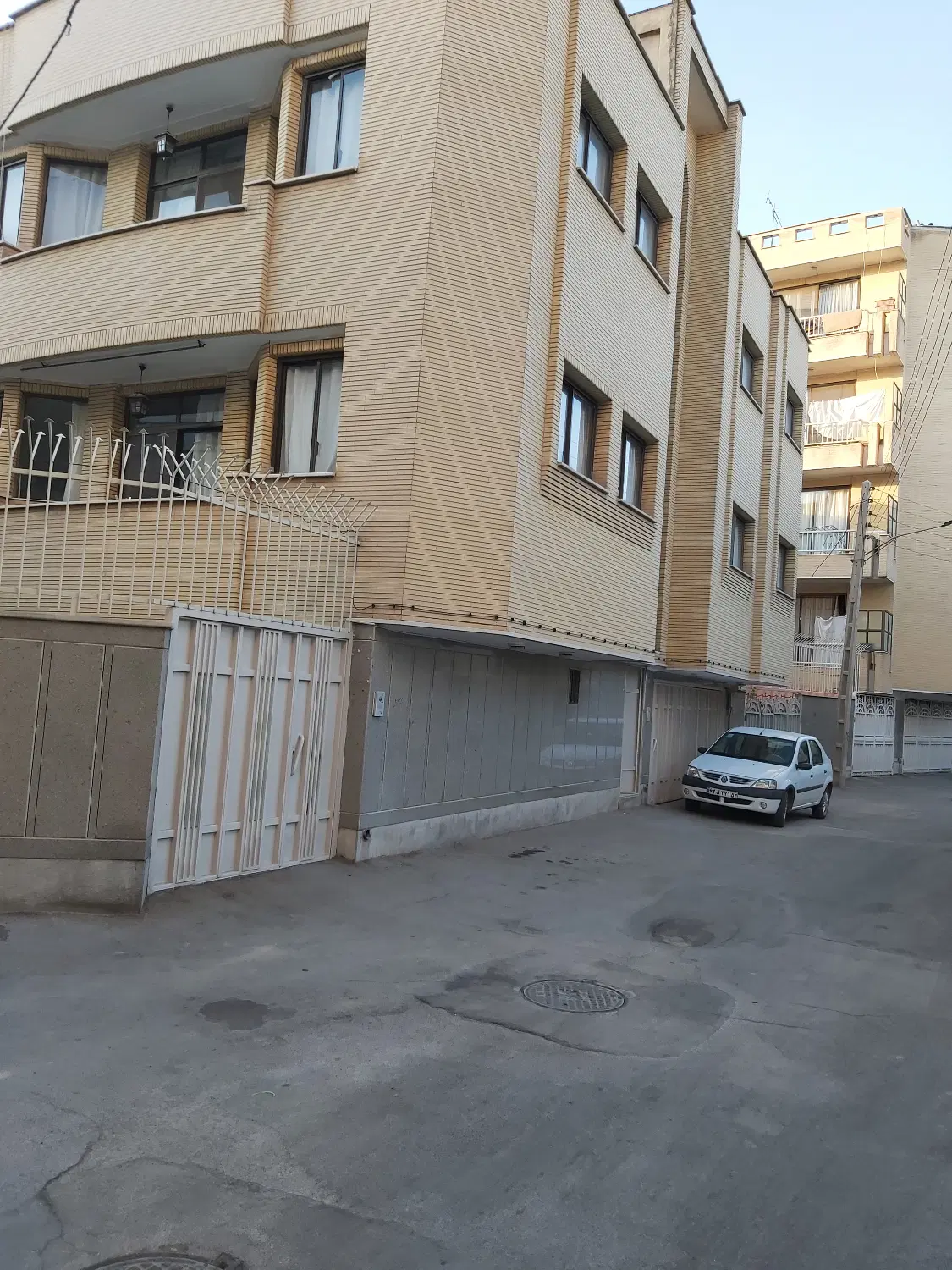 اجاره آپارتمان  مسکونی  ۱۴۰ متر سه خوابه