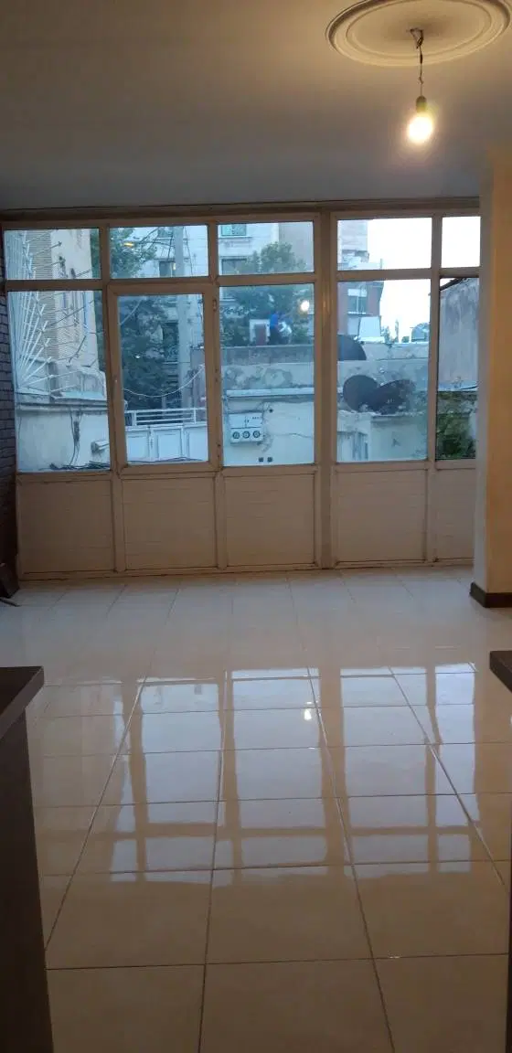 ۷۰ متر یک خواب، دیباجی