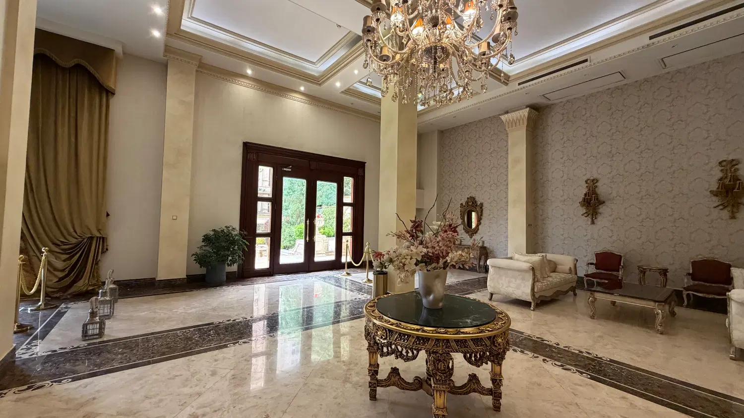 فرمانیه شرقی _ برج باغ _۱۶۵ متر _ ۲ پارکینگ