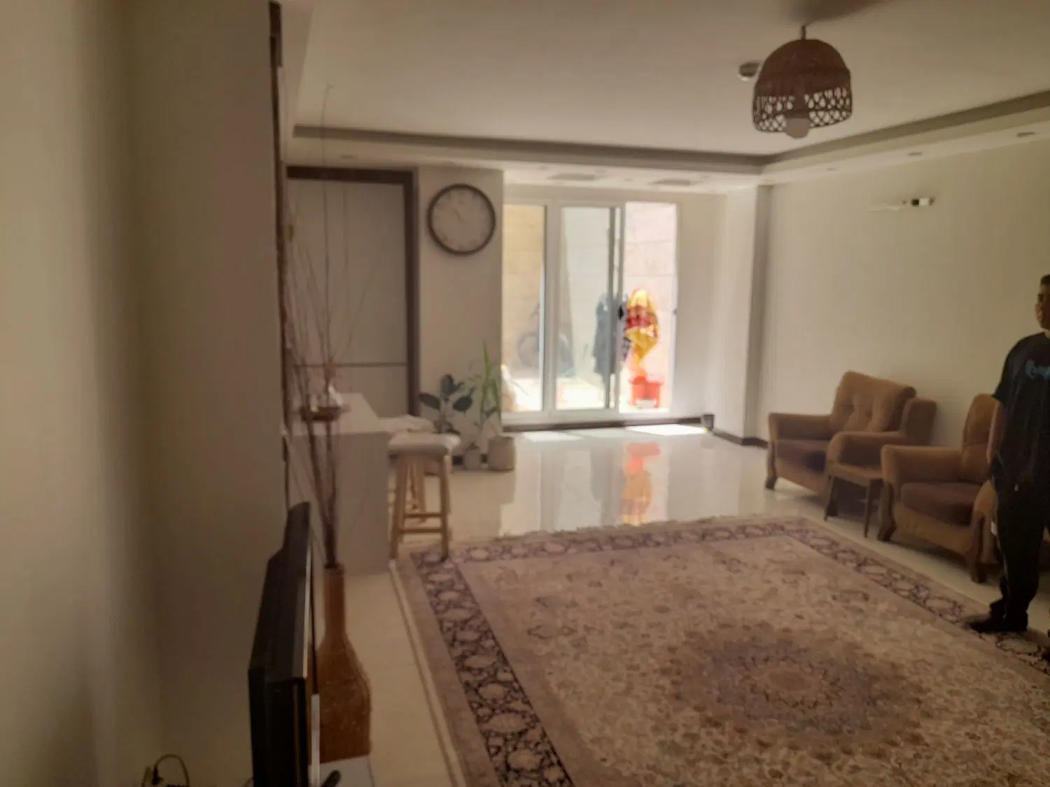 واحد مسکونی شیک و نوساز با حیاط و درب اختصاصی