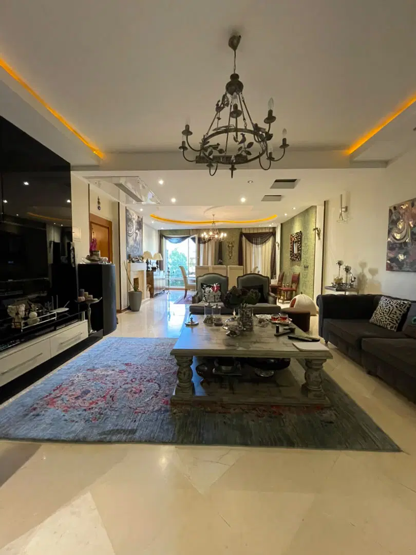 نیاوران ۱۳۰ متر ۲خواب ۱ مستر (مجرد خانواده)