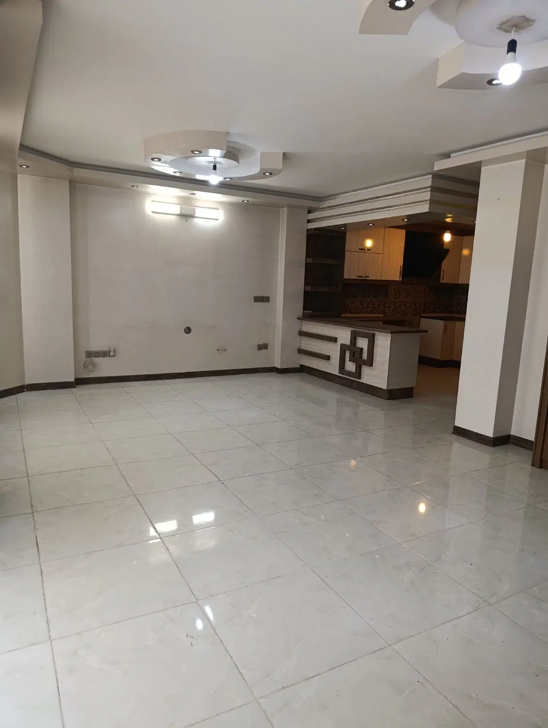 آپارتمان_جنوبی_۲خواب_تراس_ناژوان