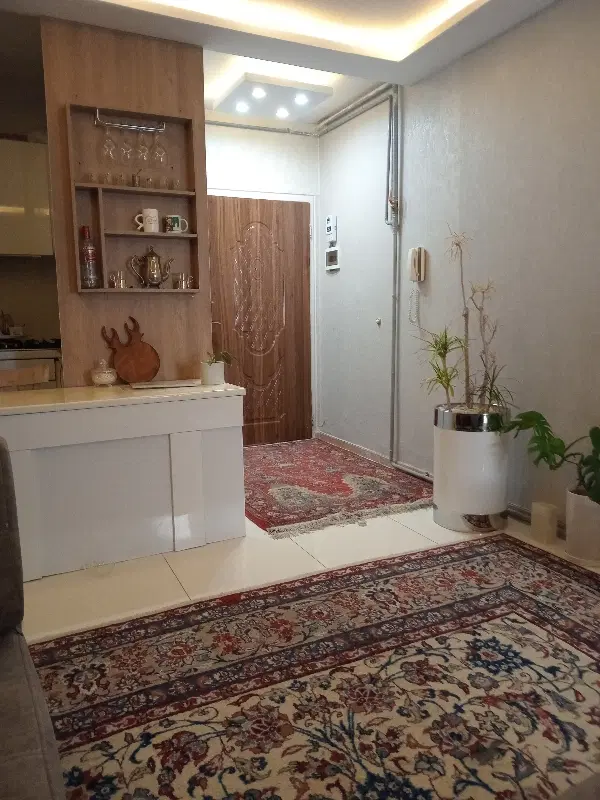 2 خوابه بسیار تمیز طبقه بالای همکف