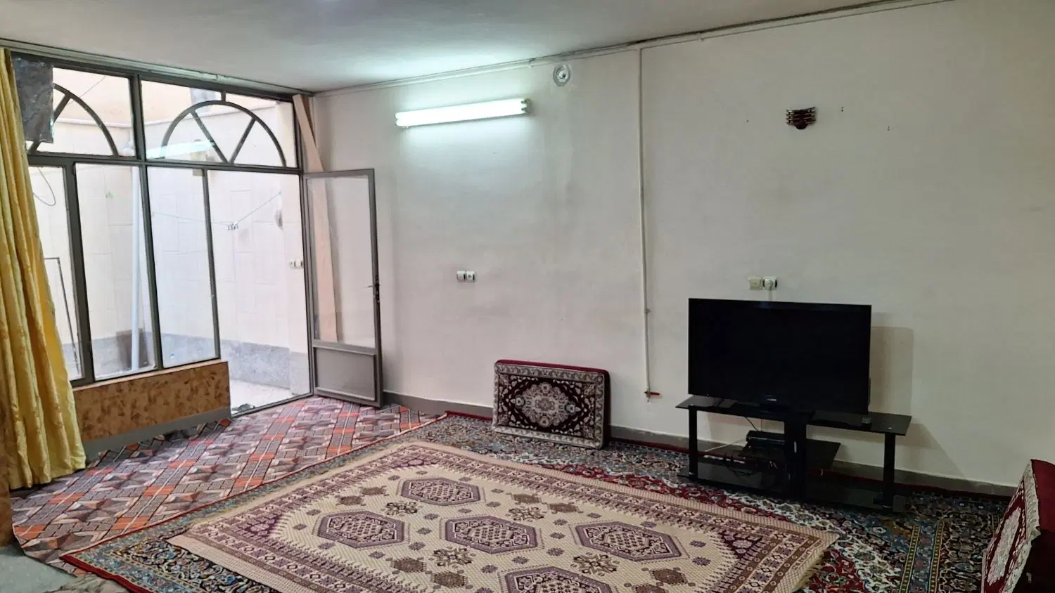 اجاره واحد۷۵متر ۱ خواب همکف راه مشترک حیاط اختصاصی