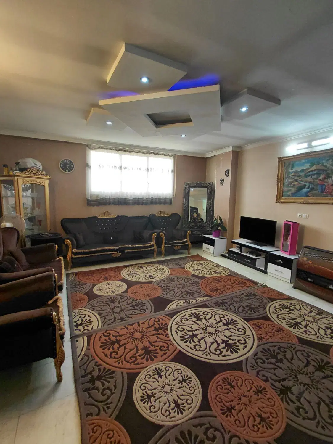 ۷۰ متر_ یک خواب_ طبقه ۵_ آسانسور_ فروشنده