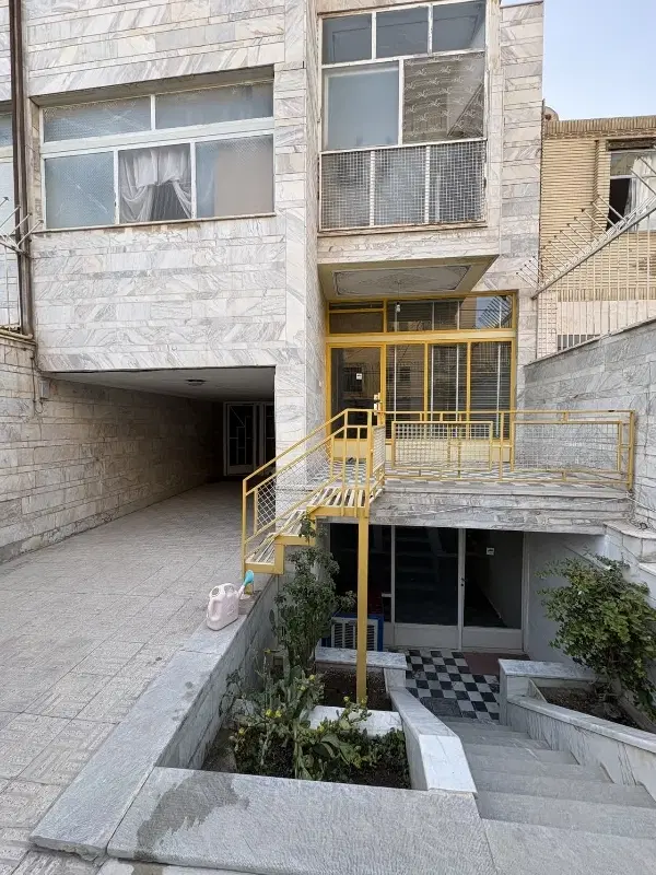 ۸۰ متری یک خواب حیاط دار