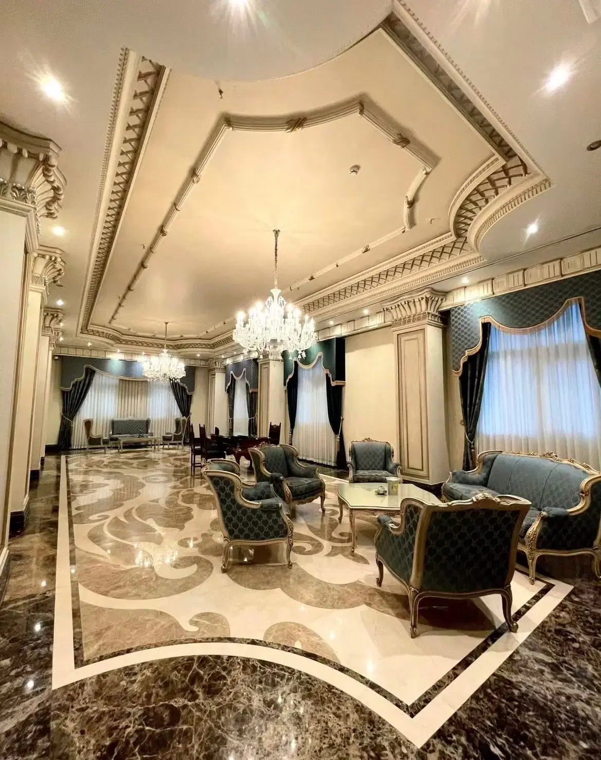 250 متر _ ۴پارکینگ‌_تراس قابل چیدمان فول مشاعات
