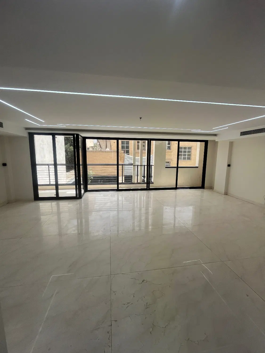 باغ دریاچه سه خواب آپارتمان نوساز تک واحدی