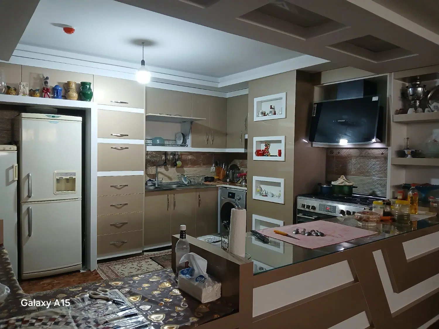آپارتمان هشت بهشت شرقی