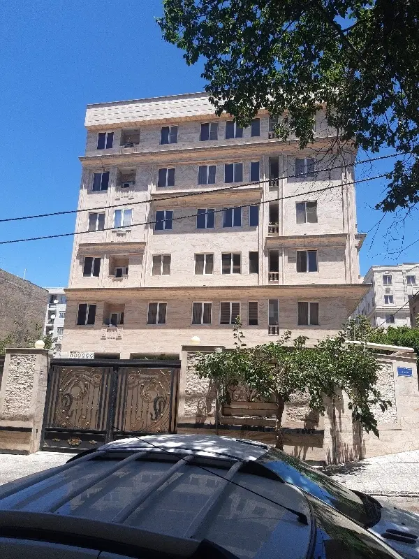 ۱۰۰ متر ده ساله در لاله جنوبی