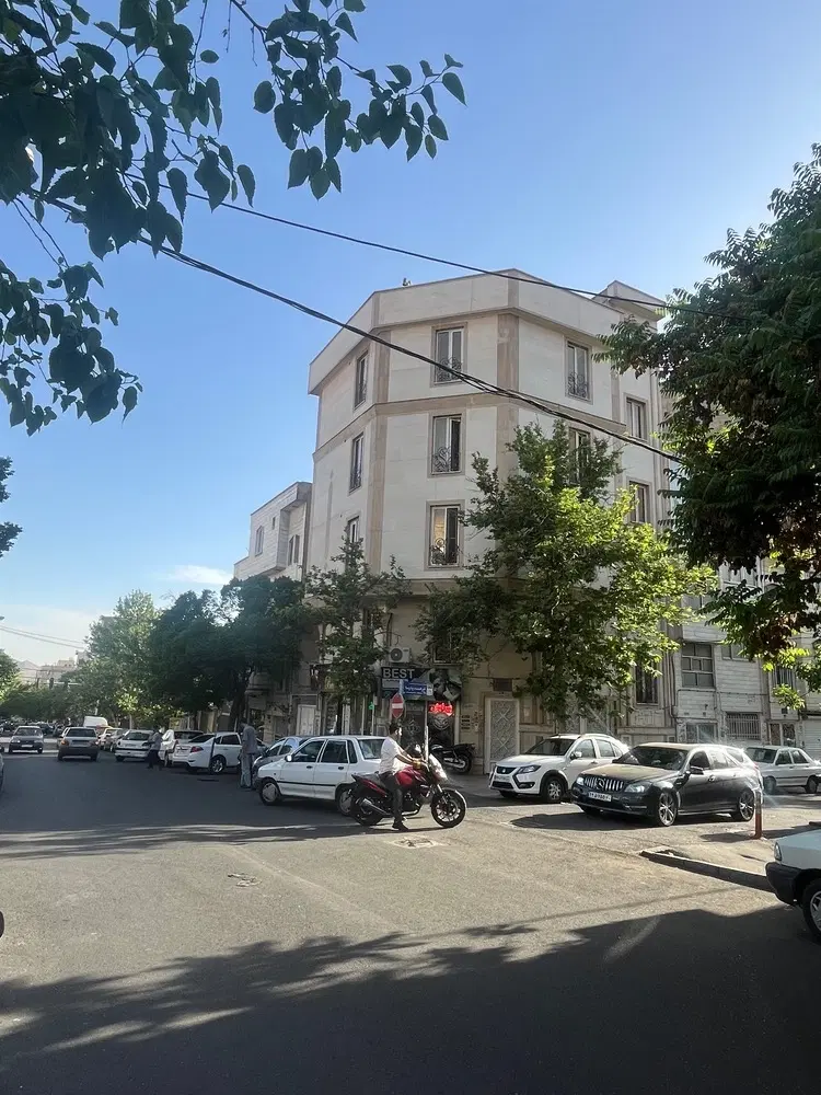 تهرانپارس شرقی نور گیر خوب مشاعات تمیز  تک واحد