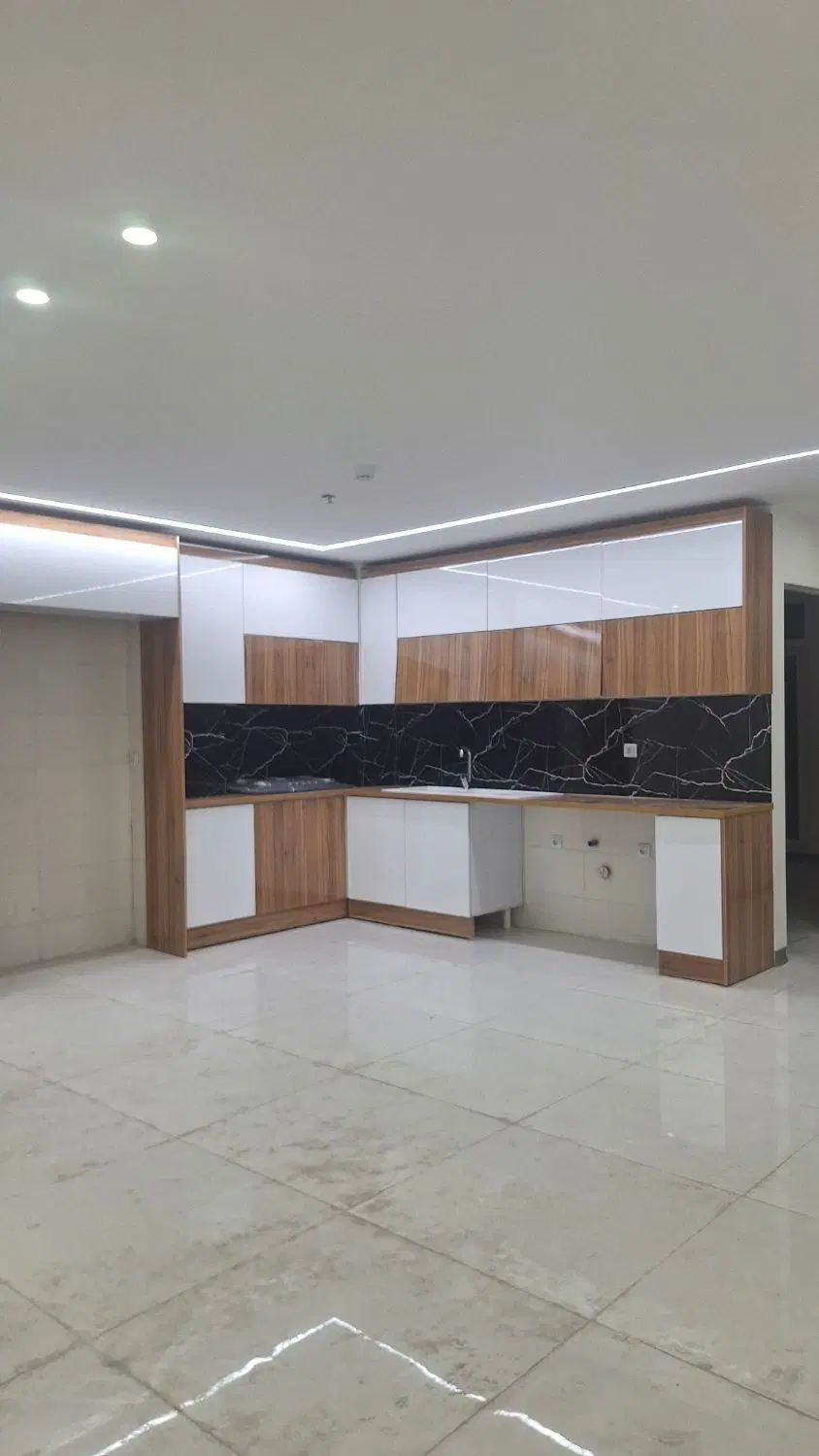 رهن آپارتمان کلید اول ۳ خواب در زمین شهری