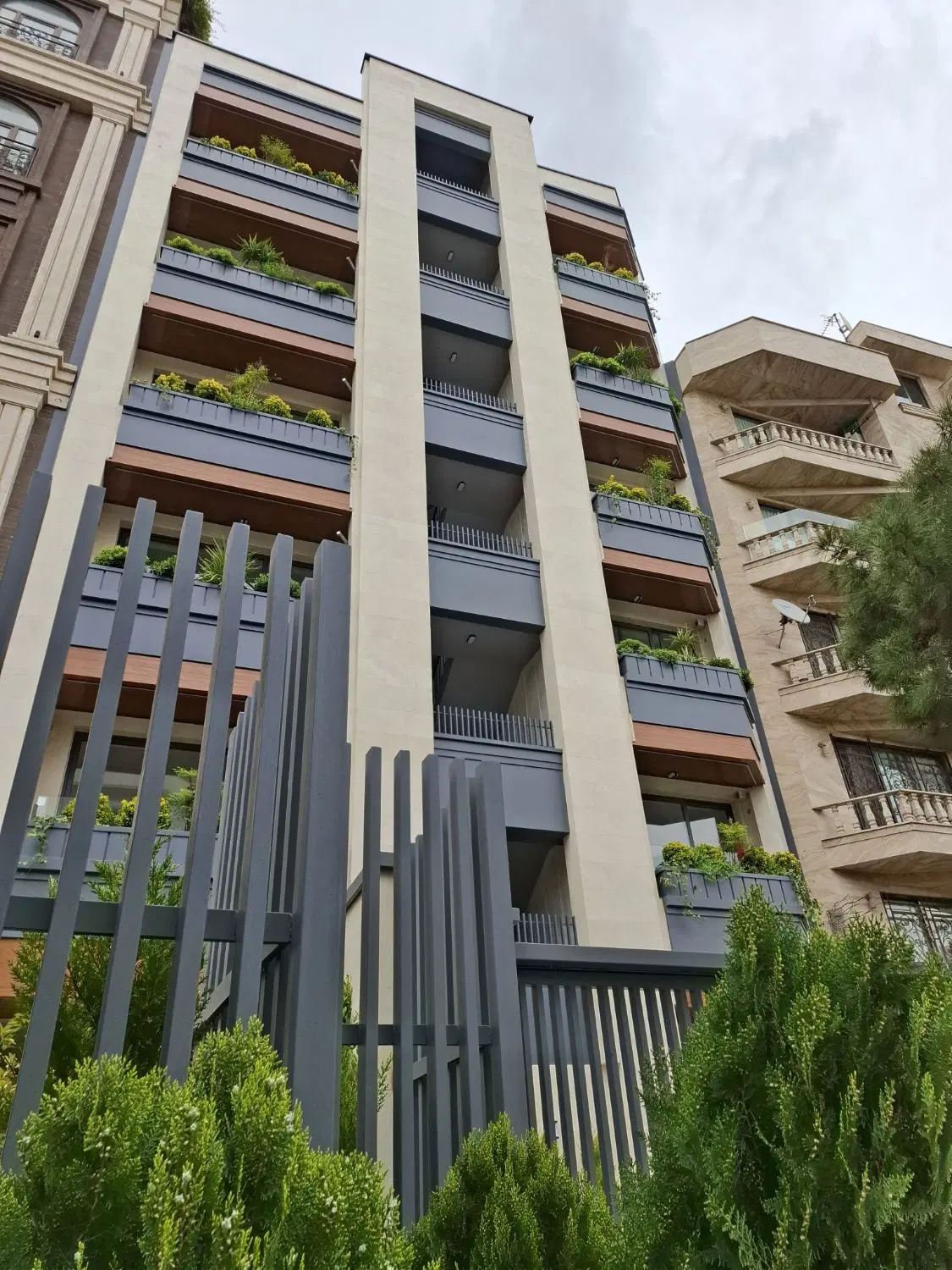 اجاره امیرآباد _ ۲۶۰ متر _ ۴ خواب _ ۶ پارکینگ