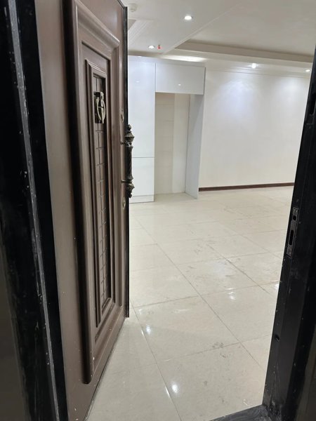 آپارتمان تکواحدی نوساز_ ۱۳۵ متری سه خواب_ سه برنما