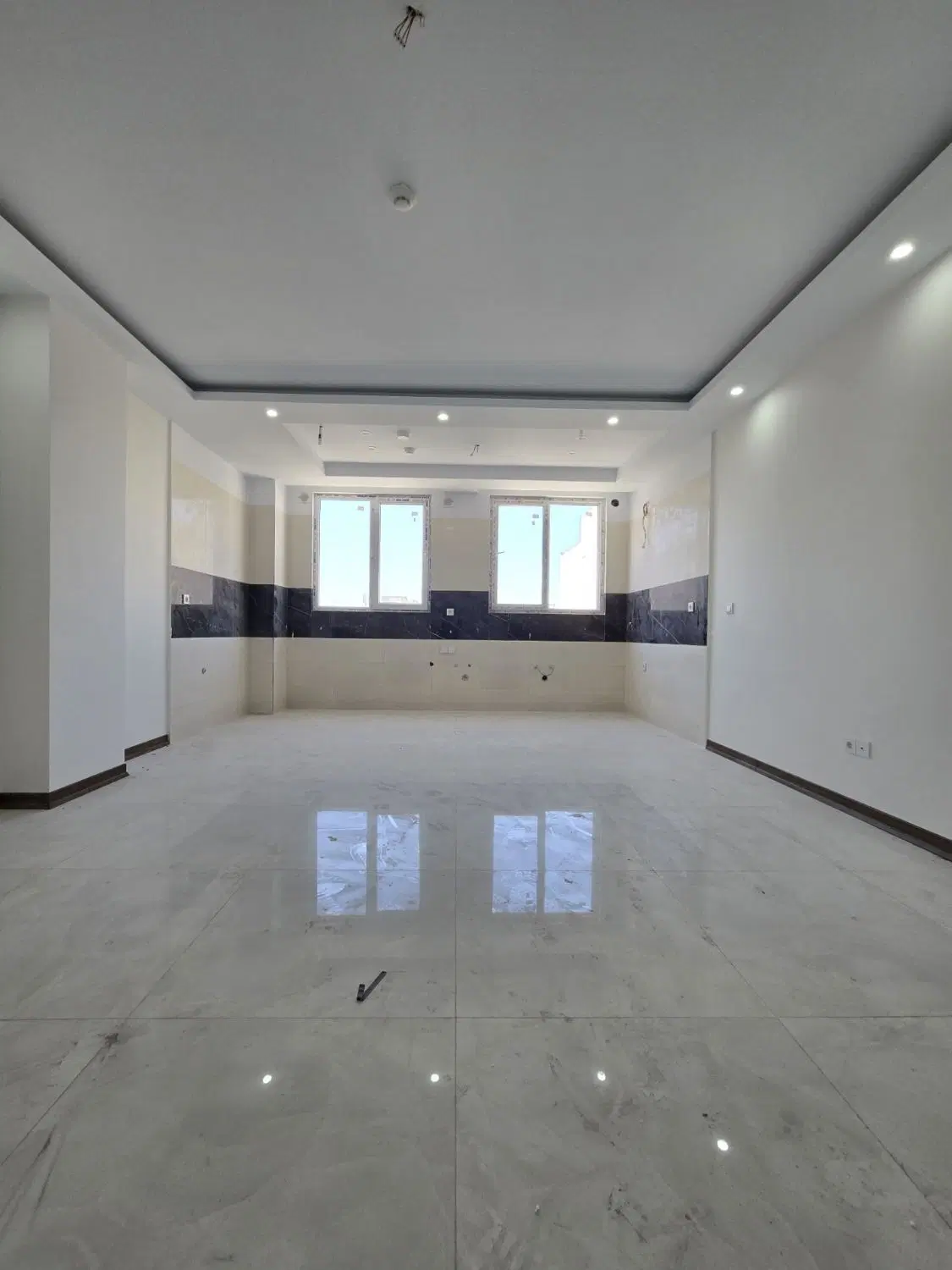 ((تهرانسر۶۳متری اکازیون خوش نقشه نوساز))
