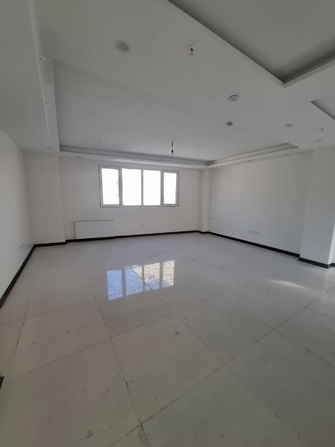 آپارتمان۸۵متری۲خواب نورگیر ۲پارکینگ سندی