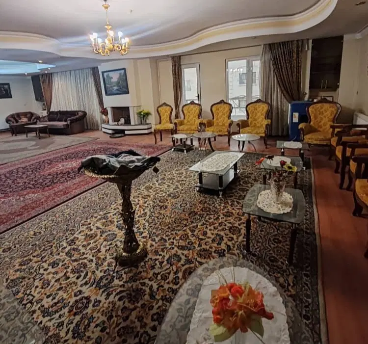 آپارتمان ۲۲۰ متری