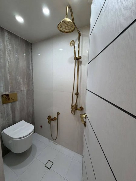 70متر_ فول امکانات _ بسیار خوش نقشه _ عکس واحد