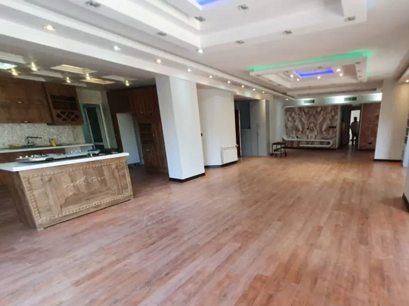 اجاره 160متر 25متر حیاط خلوت در اختیار پاسداران