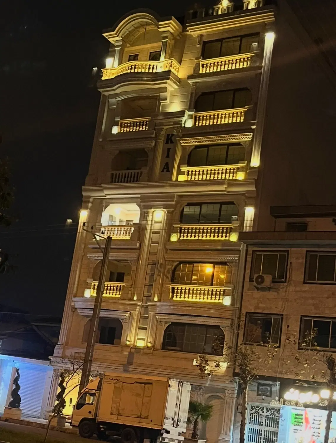 تک واحدی لوکس سنددار بر بلوار نماز