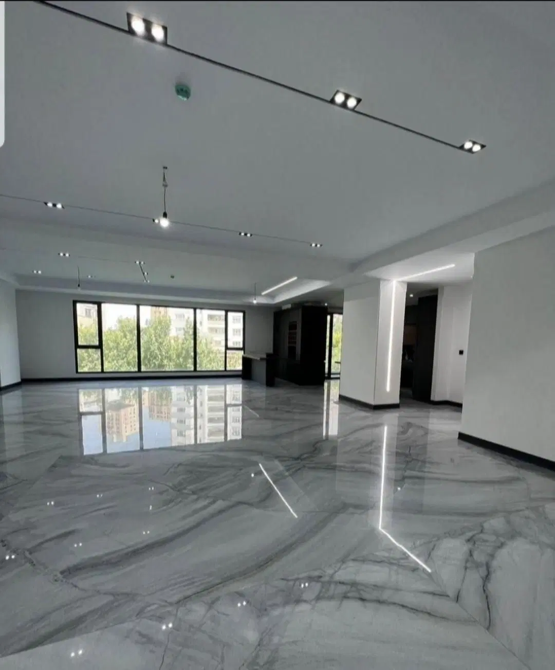 ۱۸۰متر نوساز _تکواحدی _۳ پارکینگ _ روف گاردن